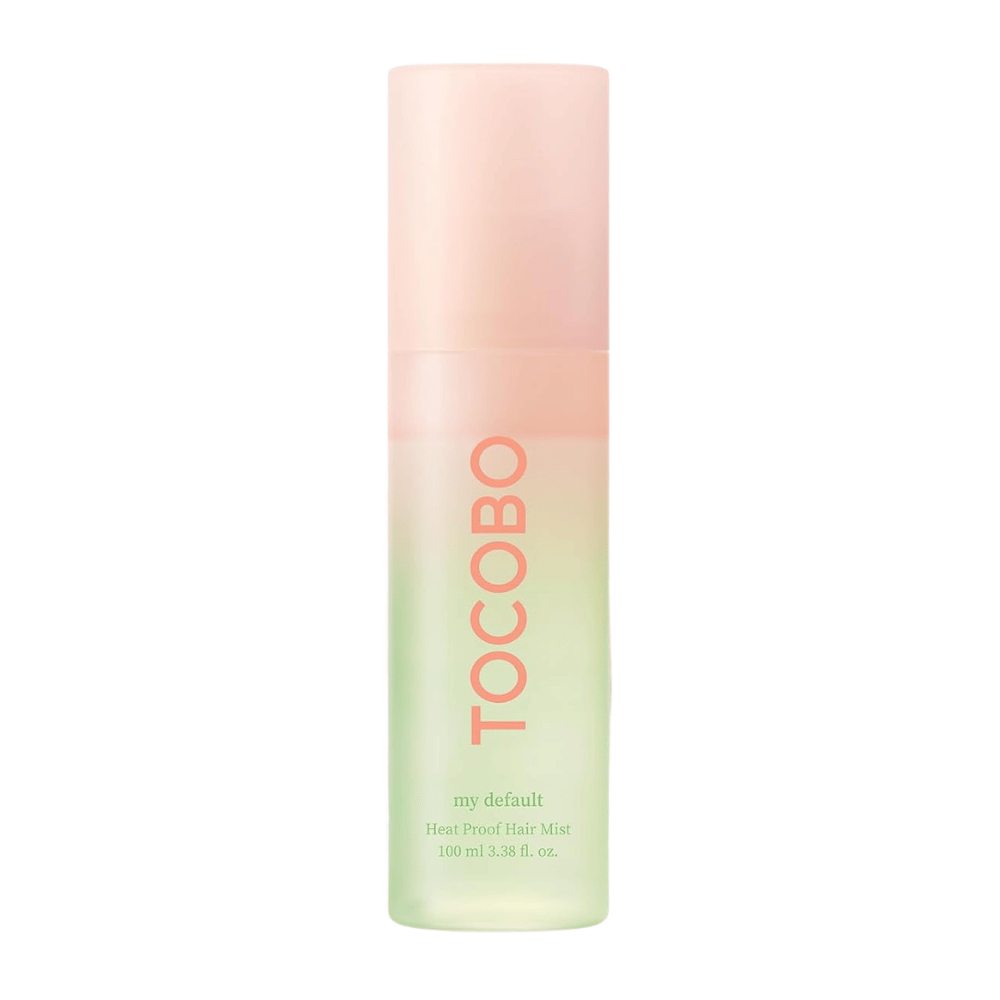 1. TOCOBO Heat Proof Hair Mist #02 My Default 100ml – θερμοπροστατευτικό hair mist σε πράσινο και ροζ μπουκάλι σπρέι σε λευκό φόντο