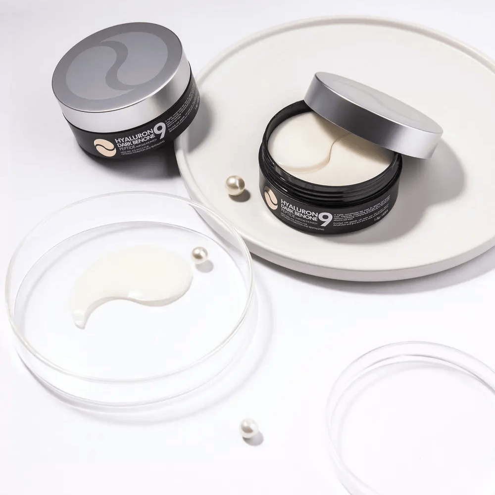 Hyaluron Dark Benone Peptide 9 Ampoule Eye Patch σε ανοιχτό βάζο με επιθέματα υδρογέλης – εντατική ενυδατική μάσκα ματιών με πεπτίδια και υαλουρονικό οξύ.