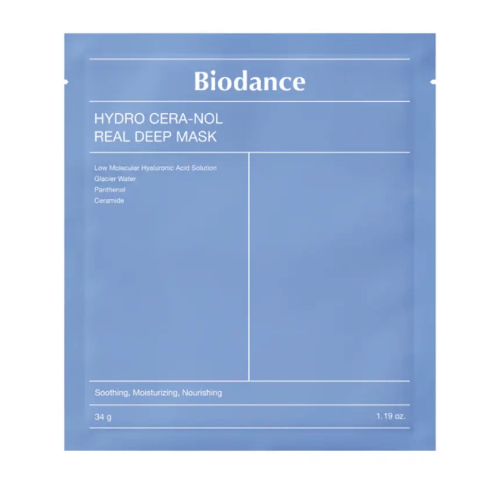 Η συσκευασία δείχνει "Biodance Hydro Cera-Nol Real Deep Mask". Είναι μια καταπραϋντική, ενυδατική και θρεπτική μάσκα προσώπου που περιέχει υαλουρονικό οξύ χαμηλού μοριακού βάρους, νερό από παγετώνα, πανθενόλη και κεραμίδια. Ο σχεδιασμός είναι απλός με μια καταπραϋντική μπλε απόχρωση.