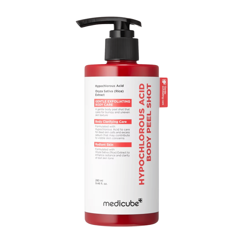 Απομονωμένη εικόνα προϊόντος του Medicube Hypochlorous Acid Body Peel Shot σε κόκκινο μπουκάλι με αντλία για απολεπιστική περιποίηση σώματος και ενυδάτωση της τραχιάς επιδερμίδας.