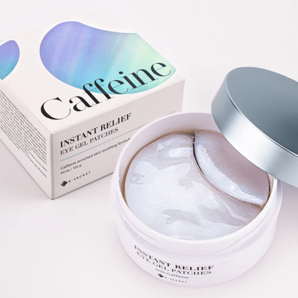 Δοχείο και συσκευασία από K-Secret Instant Relief Eye Gel Patches με καφεΐνη, ανοιγμένο και δείχνει λαμπερά υδρογέλ pads.