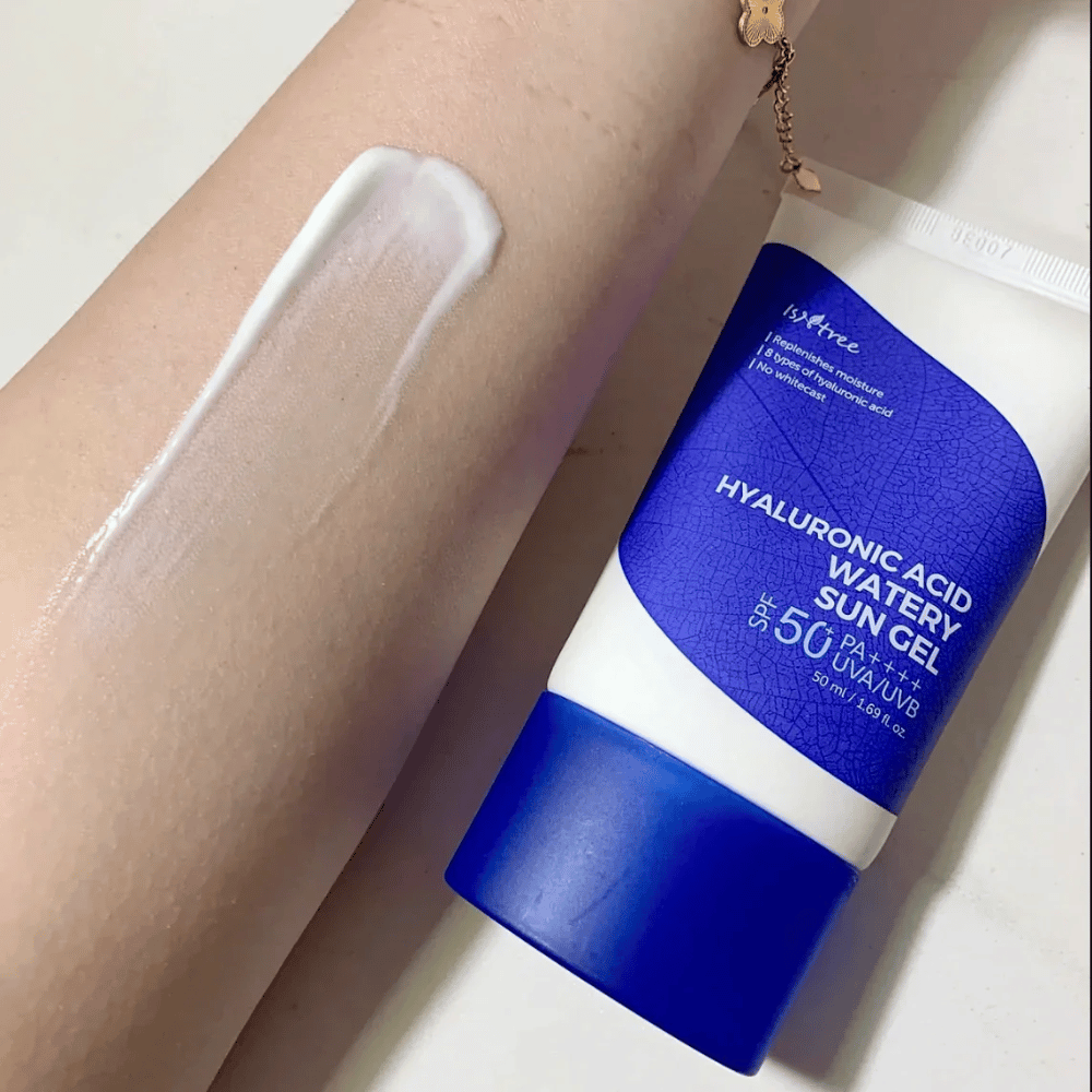 Isntree Hyaluronic Acid Watery Sun Gel SPF50+ PA++++ 50ml – ενυδατική αντηλιακή κρέμα με υαλουρονικό οξύ, εμφανίζεται στο δέρμα χωρίς λευκή απόχρωση.