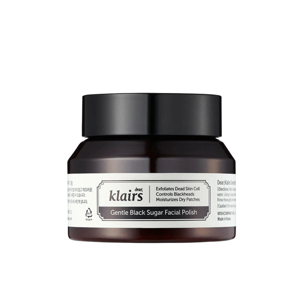 Ένα βάζο Klairs Gentle Black Sugar Facial Polish με μαύρο καπάκι και ετικέτα, σε ουδέτερο φόντο.