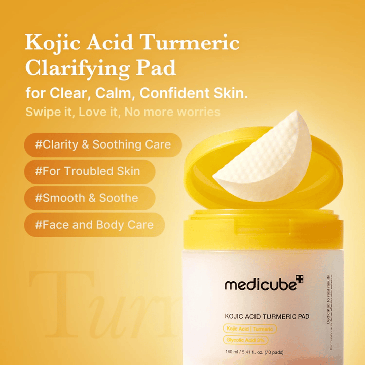 Διαφημιστική εικόνα για το Medicube Kojic Acid Turmeric Pad που αναδεικνύει απολεπιστικά pads για πιο καθαρή επιδερμίδα, καταπραϋντική φροντίδα και χρήση τόσο στο πρόσωπο όσο και στο σώμα.