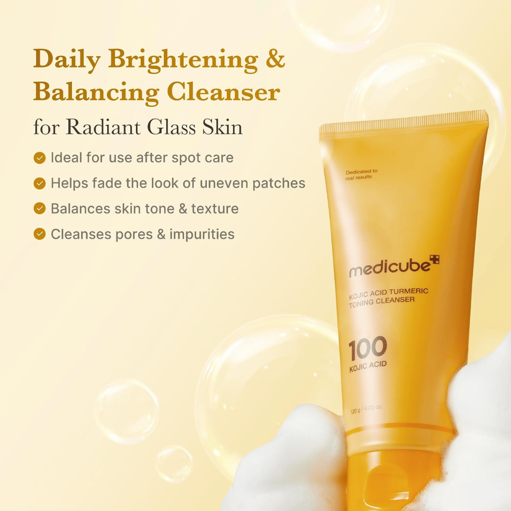Medicube Kojic Acid Turmeric Toning Cleanser, καθαριστικό για πιο ομοιόμορφο τόνο επιδερμίδας και λάμψη. Κίτρινο σωληνάριο με αφρό καθαρισμού και πλεονεκτήματα προϊόντος.