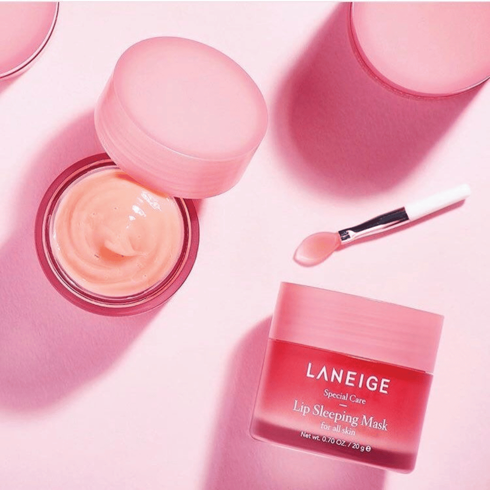 K-beauty's Laneige's Lip Sleeping Mask Berry 20g σε ροζ φόντο.