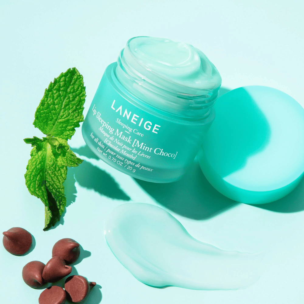 LANEIGE's Lip Sleeping Mask Mint Choco 20g σε μπλε φόντο.