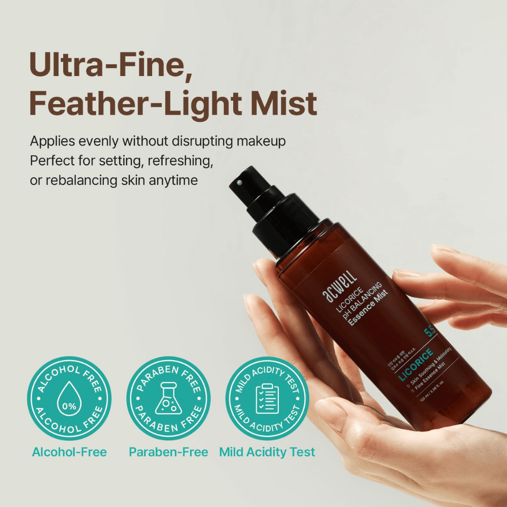 Acwell Licorice pH Balancing Essence Mist κρατιέται στο χέρι και ψεκάζεται ως εξαιρετικά λεπτό mist. Η εικόνα αναδεικνύει τη σύνθεση χωρίς αλκοόλ και χωρίς parabens, καθώς και το pH φιλικό προς το δέρμα που είναι κατάλληλο για ευαίσθητο δέρμα.