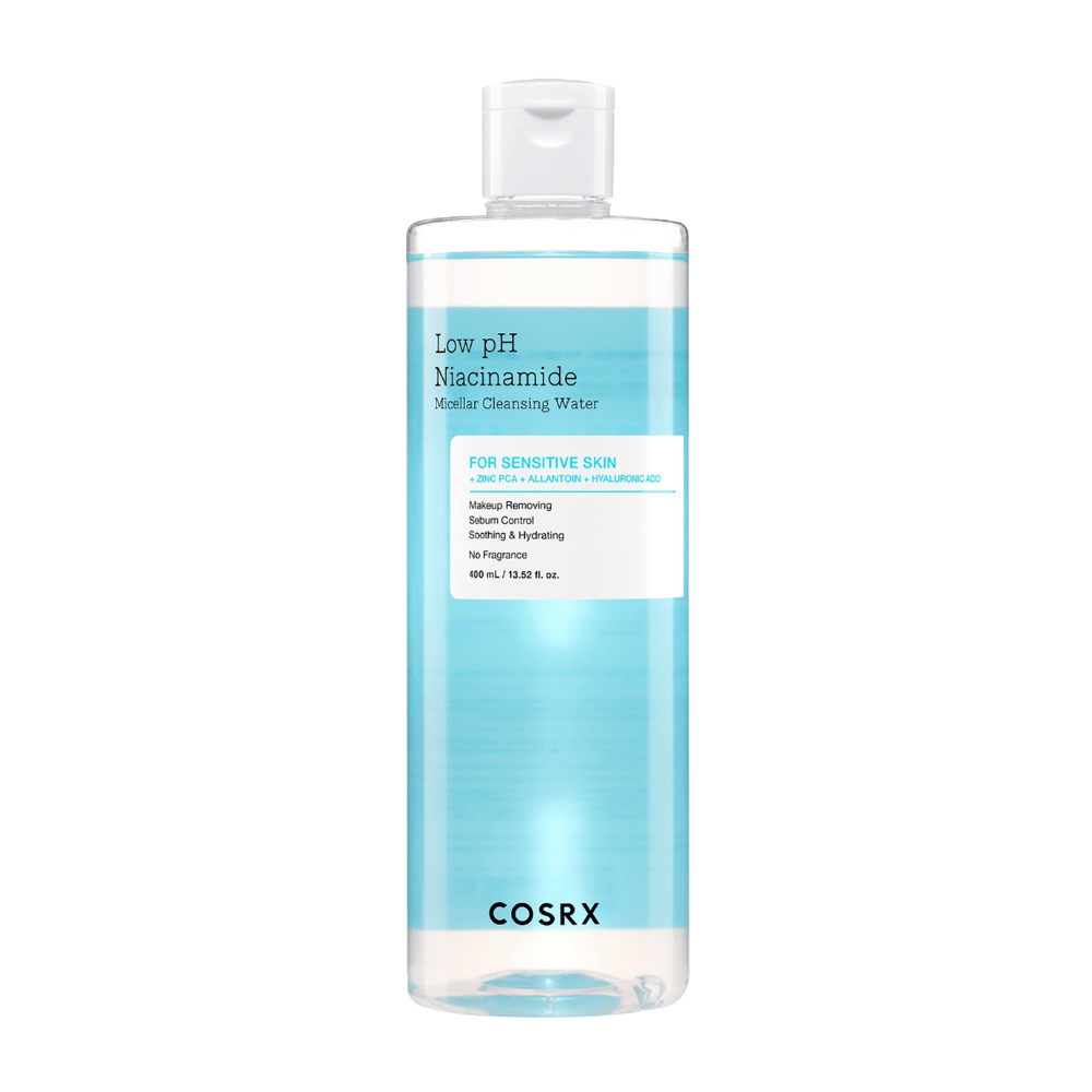 Μπουκάλι με COSRX Low pH Niacinamide Micellar Cleansing Water, σχεδιασμένο για ευαίσθητο δέρμα.