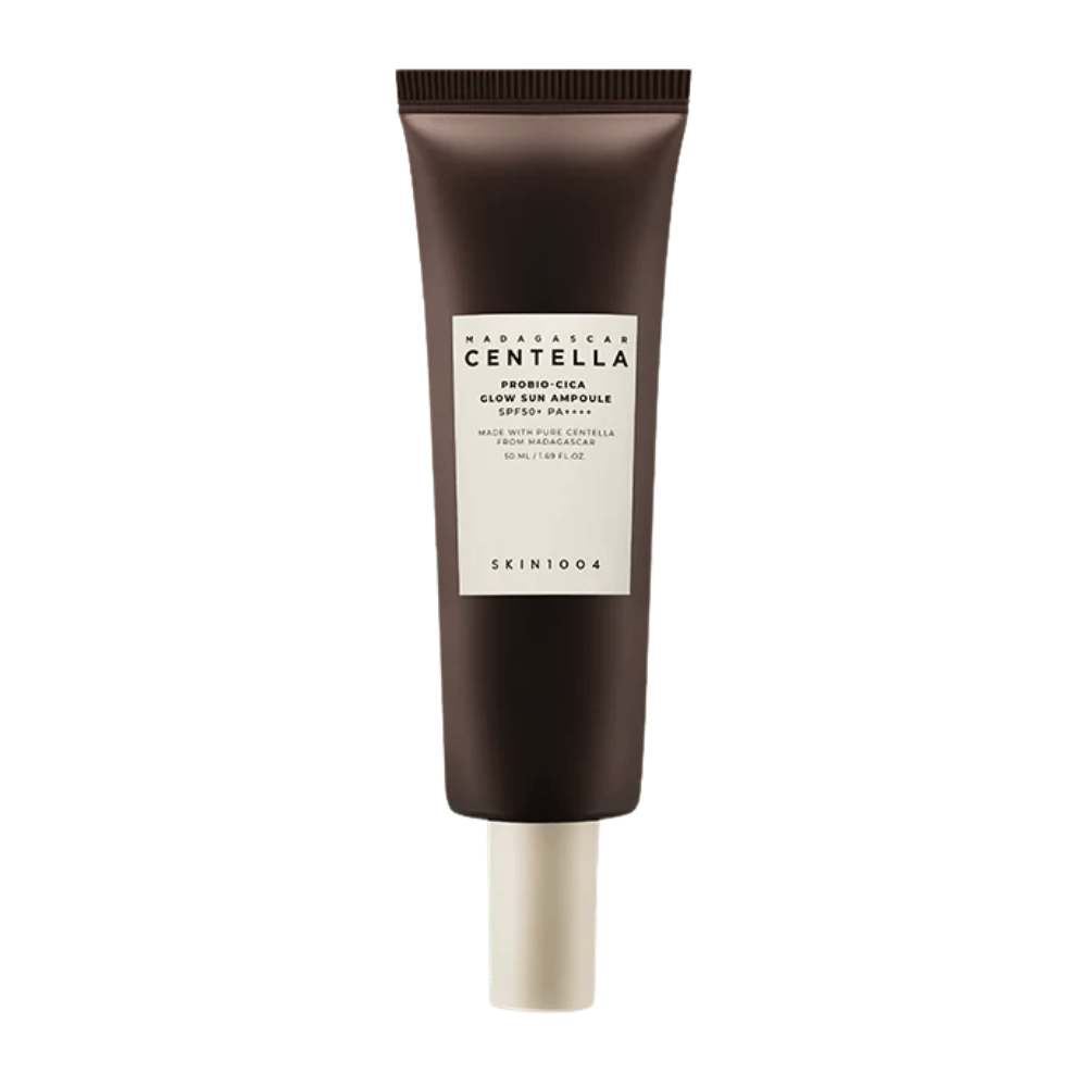 SKIN1004 Madagascar Centella Probio-Cica Glow Sun Ampoule είναι ένα αντηλιακό με SPF50+ PA++++ που προσφέρει μια όμορφη λάμψη ενώ ταυτόχρονα καταπραΰνει και ενισχύει το δέρμα με centella από τη Μαδαγασκάρη. Κατάλληλο για ευαίσθητο δέρμα.
