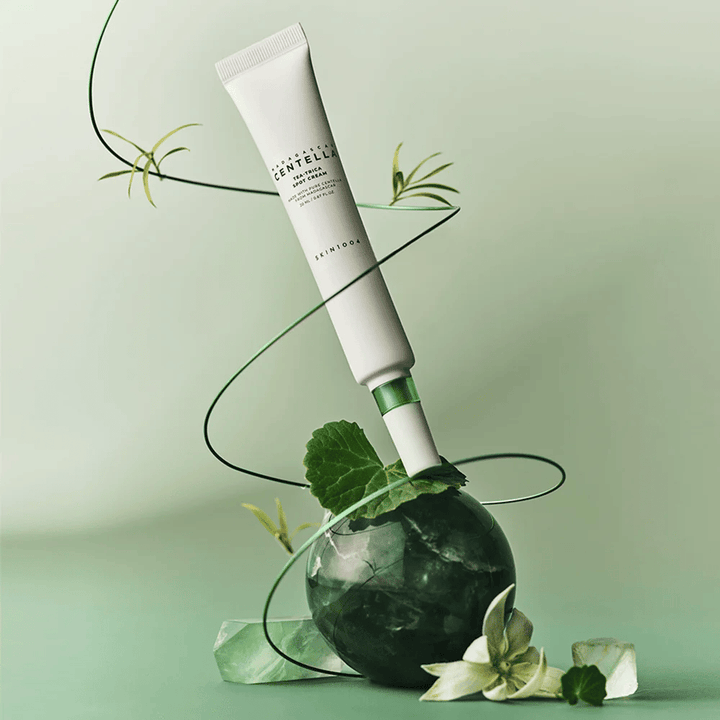 SKIN1004 Tea-Trica Spot Cream με centella asiatica και βοτανικά στοιχεία – κορεατική κρέμα ακμής για να ηρεμήσει τον ερεθισμό και να μειώσει την ερυθρότητα.