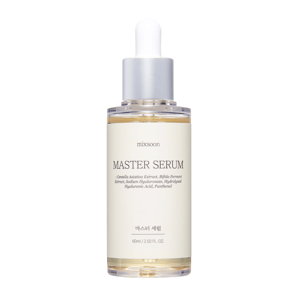 Mixsoon Master Serum σε ένα διάφανο γυάλινο μπουκάλι με ασημί πιπέτα, περιέχοντας καταπραϋντικά και ενυδατικά συστατικά όπως Centella Asiatica και υαλουρονικό οξύ για λαμπερό δέρμα.