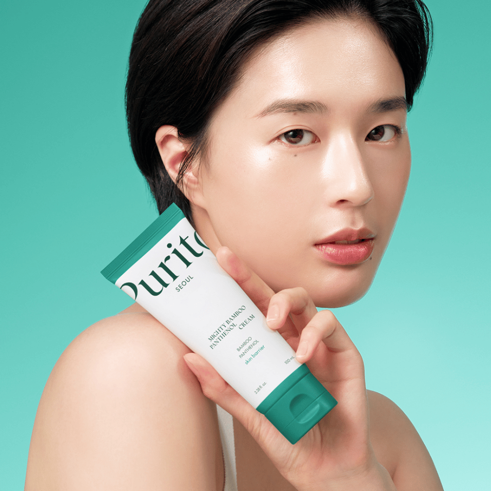 Purito Mighty Bamboo Panthenol Cream είναι μια θρεπτική ενυδατική κρέμα που περιέχει εκχύλισμα μπαμπού και πανθενόλη για να ενισχύσει το φραγμό του δέρματος και να καταπραΰνει το ευαίσθητο δέρμα. Ενυδατώνει σε βάθος, μειώνει την ερυθρότητα και αφήνει το δέρμα απαλό και ισορροπημένο. Ιδανική για καθημερινή χρήση.