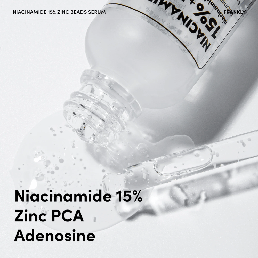 Κοντινή εικόνα του FRANKLY Niacinamide 15% + Zinc Beads Serum που χύνεται. Το κείμενο δείχνει συστατικά: Νιασιναμίδη 15%, Zinc PCA και Αδενοσίνη.