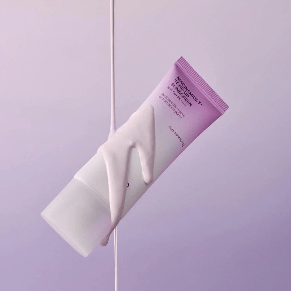 JUMISO Niacinamide 3+ Tone-Up Sunscreen SPF50+ PA++++ με ελαφριά σύνθεση που προσφέρει προστασία UV ευρέος φάσματος και φωτεινό tone-up αποτέλεσμα.