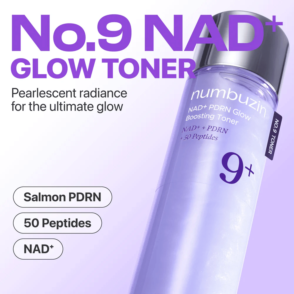 Εικόνα προϊόντος του Numbuzin No.9 NAD+ Glow Toner σε μωβ μπουκάλι. Κείμενο: «Λαμπερή ακτινοβολία για την απόλυτη λάμψη» με συστατικά Salmon PDRN, 50 Peptides, NAD+.