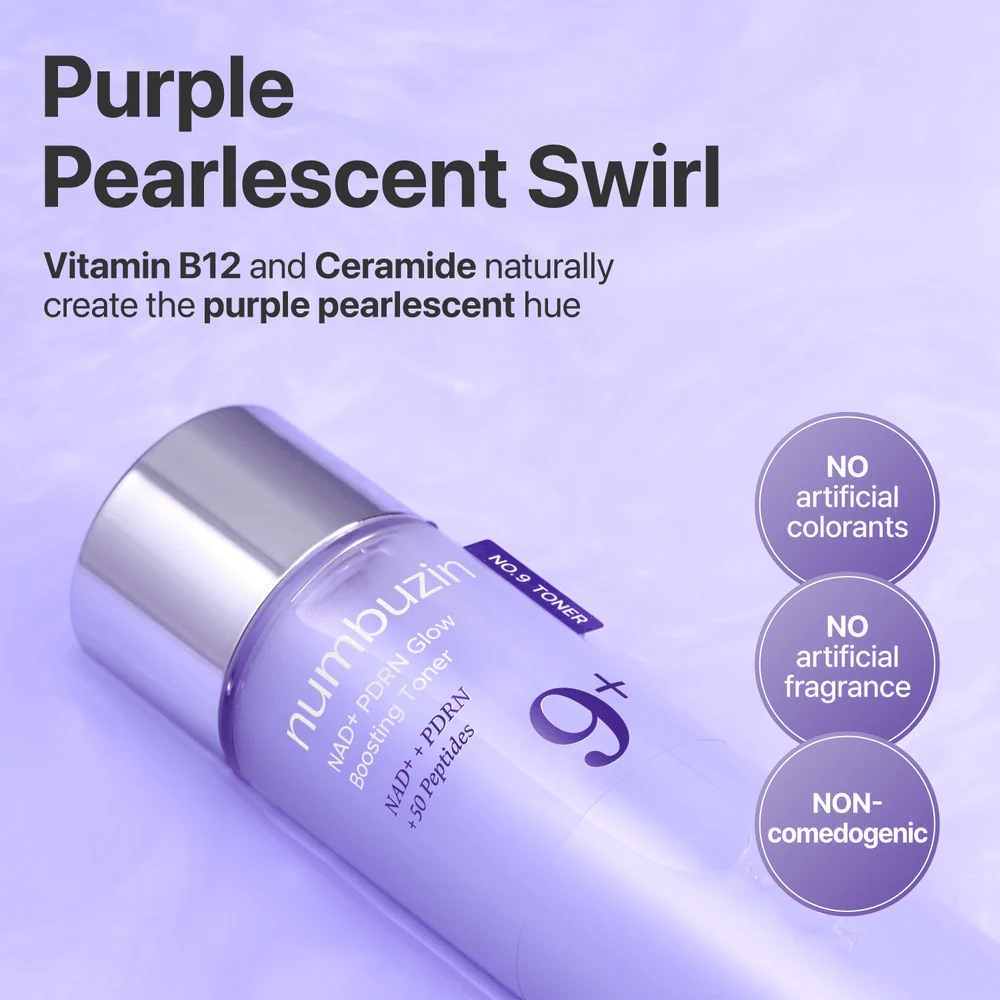 Κοντινή λήψη του Numbuzin No.9 Toner με κείμενο για «Purple Pearlescent Swirl». Περιέχει βιταμίνη B12 και κεραμίδιο, χωρίς τεχνητά χρώματα ή αρώματα.