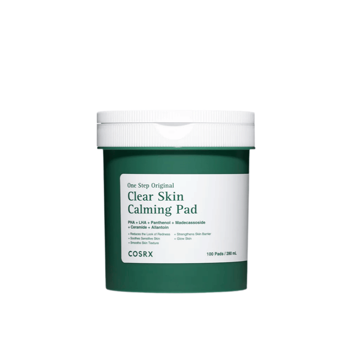 Απομονωμένη εικόνα προϊόντος του COSRX One Step Original Clear Skin Calming Pad σε πράσινη συσκευασία με ανοιχτόχρωμο φόντο.