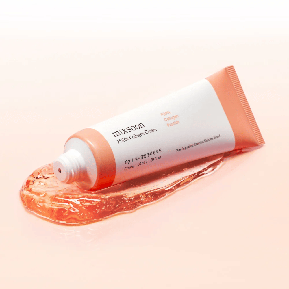 Mixsoon PDRN Collagen Cream σε μαλακό τονισμένο φόντο με διαφανή φόρμουλα. Το προϊόν προσφέρει εντατική ενυδάτωση και βελτιωμένη δομή του δέρματος.