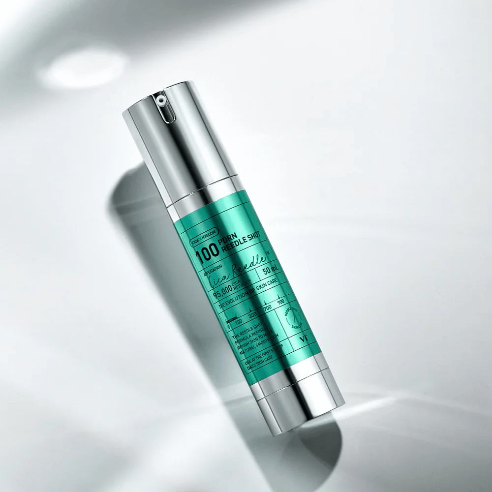 VT Cosmetics PDRN Reedle Shot 100 serum σε μπουκάλι με αντλία με αποτέλεσμα microneedling που βελτιώνει την υφή της επιδερμίδας και διεγείρει την ανανέωση