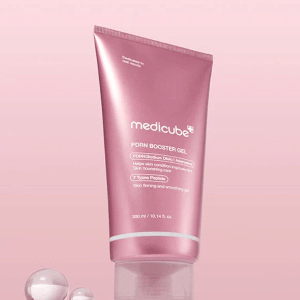 Με το Medicube PDRN Booster Gel το δέρμα σας λαμβάνει εντατική φροντίδα με επτά τύπους πεπτιδίων και PDRN (Sodium DNA). Το τζελ βελτιώνει την κατάσταση του δέρματος, παρέχει θρέψη και προάγει τη σφριγηλότητα για ένα πιο ομοιόμορφο και πιο ελαστικό δέρμα. Ιδανικό για μια πολυτελή ρουτίνα περιποίησης δέρματος.