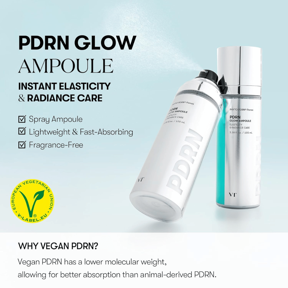 Εικόνα δύο μπουκαλιών VT PDRN Glow Ampoule, ένα μπουκάλι σπρέι και ένα μπουκάλι με αντλία, με πληροφορίες ότι το προϊόν παρέχει άμεση ελαστικότητα και λάμψη. Το κείμενο αναφέρει ότι το προϊόν είναι ελαφρύ, απορροφάται γρήγορα και είναι άοσμο, καθώς περιέχει vegan PDRN για καλύτερη απορρόφηση. Εμφανίζεται επίσης το V-label για χορτοφαγικό περιεχόμενο.