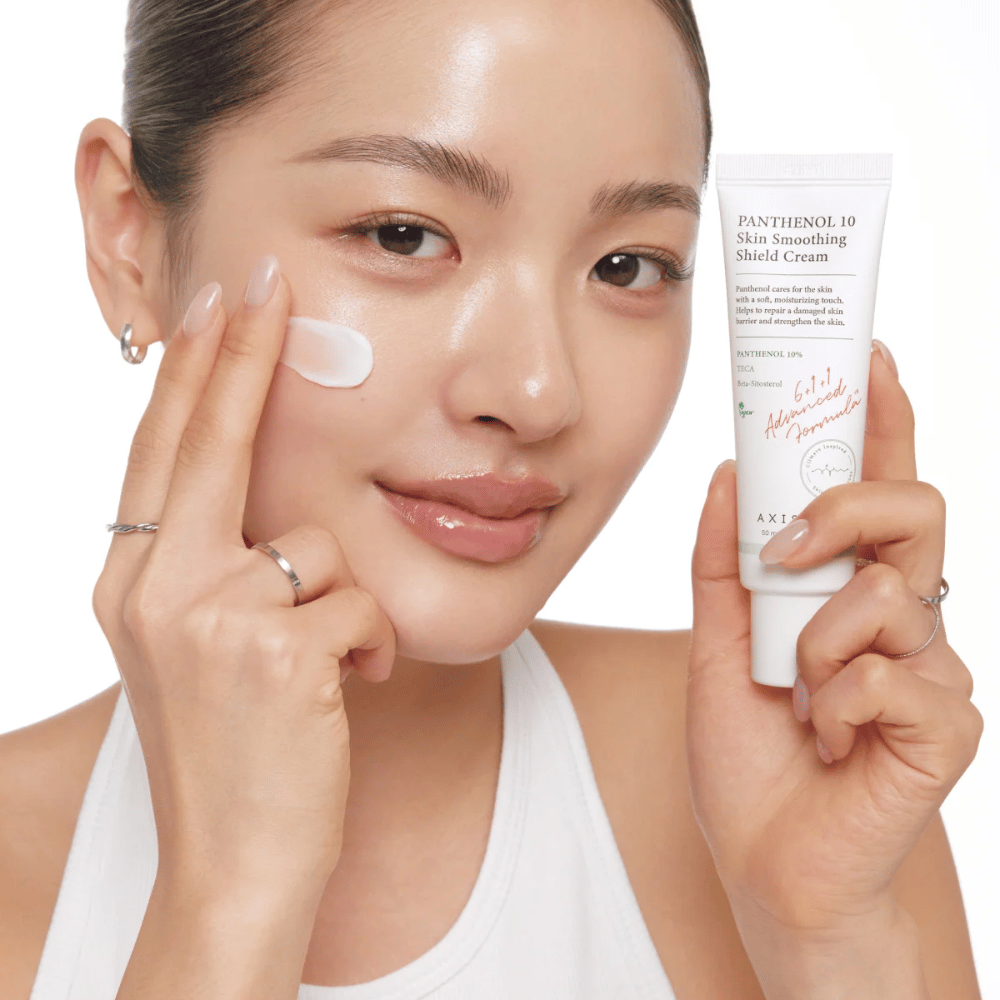 AXIS-Y Panthenol 10 Skin Smoothing Shield Cream εφαρμόζεται στο δέρμα για την ενίσχυση του δερματικού φραγμού