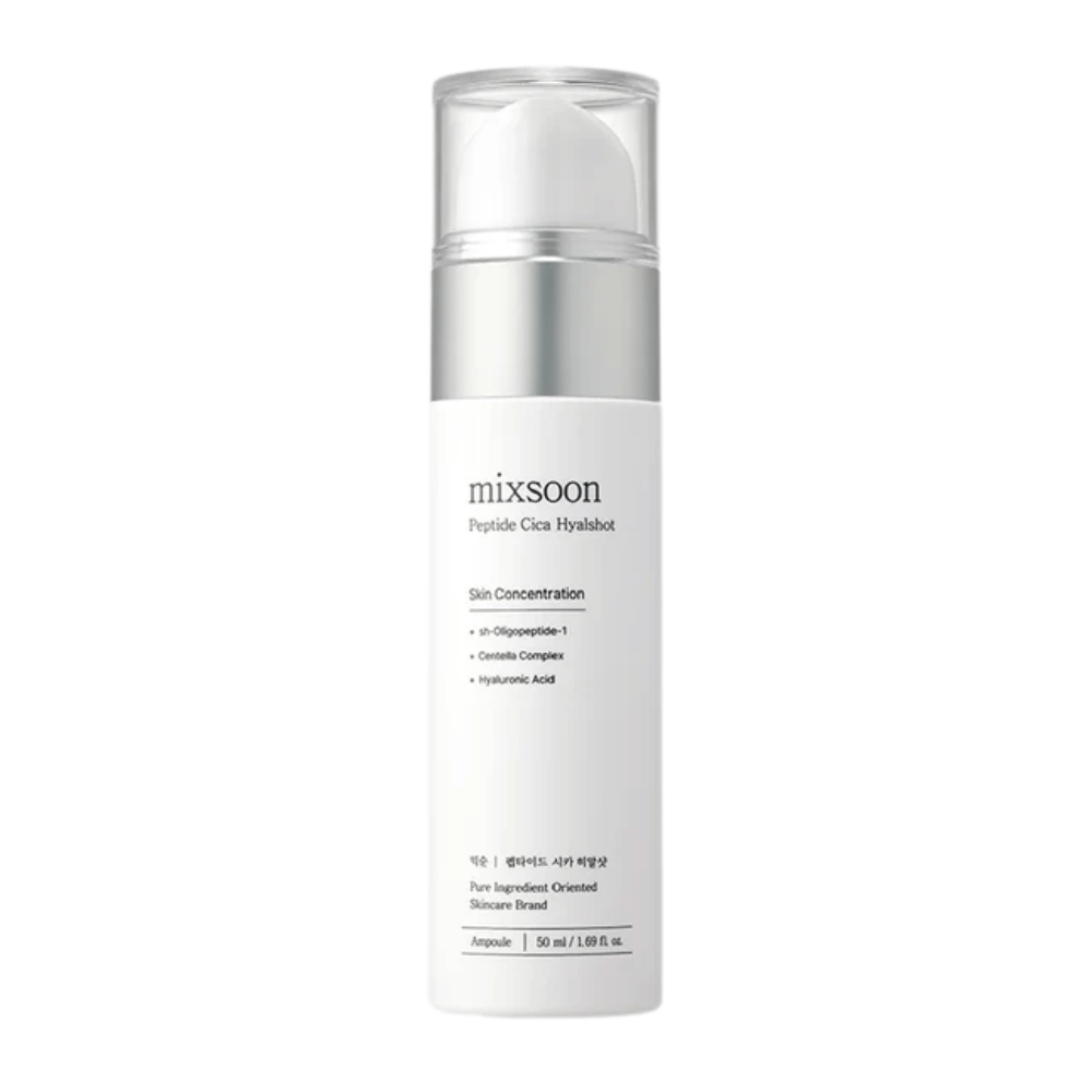 Mixsoon Peptide Cica Hyalshot – ενυδατικός ορός με centella και υαλουρονικό οξύ σε κομψό λευκό μπουκάλι με ασημένιες λεπτομέρειες. Κατάλληλο για ευαίσθητο δέρμα και συμβάλλει στην ενίσχυση του δερματικού φραγμού.