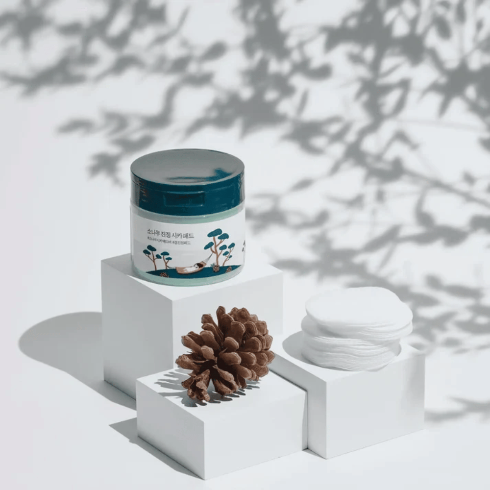 ROUND LAB Pine Calming Cica Pad – toner pads με σχέδιο εμπνευσμένο από πεύκο και cica
