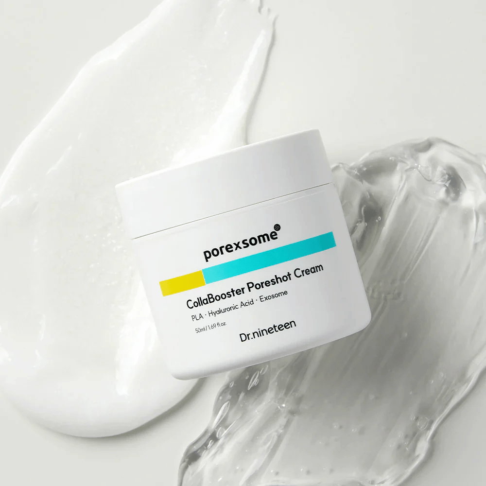 Dr.nineteen Porexsome CollaBooster Poreshot Cream σε γυαλιστερή, ζελατινώδη επιφάνεια. Μια ενυδατική κρέμα με εξωσώματα και υαλουρονικό οξύ.