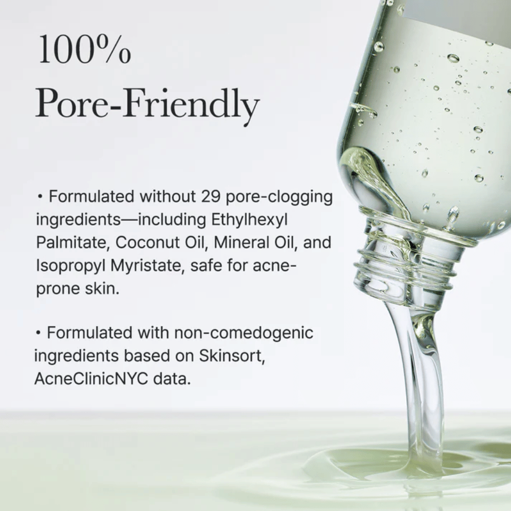 Κοντινή λήψη του Arencia Pore Melt Mochi Cleansing Oil που χύνεται, δείχνει ελαφριά υφή λαδιού που γαλακτωματοποιείται γρήγορα και καθαρίζει τους πόρους σε βάθος χωρίς να τους φράζει.