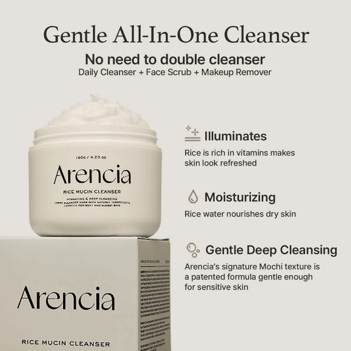 Arencia Rice Mucin Cleanser visas tillsammans med förpackning. Texten lyfter tre fördelar: lystergivande med risvitaminer, återfuktande med risvatten och skonsam djuprengöring med Mochi-textur – allt i en produkt.