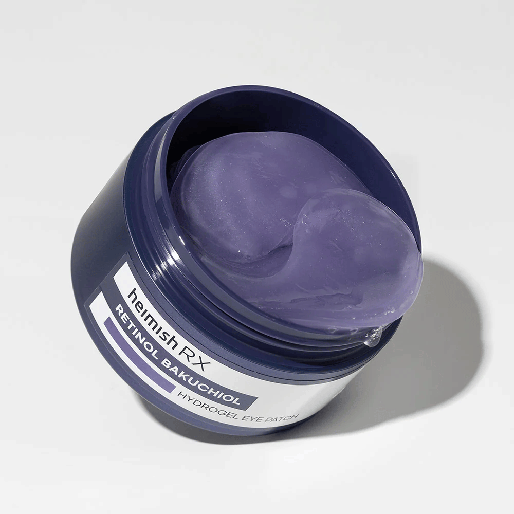 Heimish RX Retinol Bakuchiol Hydrogel Eye Patch σε ένα σκούρο μπλε βάζο με μωβ επιθέματα υδρογέλης για τα μάτια. Ένα προϊόν σχεδιασμένο για να ενυδατώνει και να μειώνει τις λεπτές γραμμές γύρω από τα μάτια.