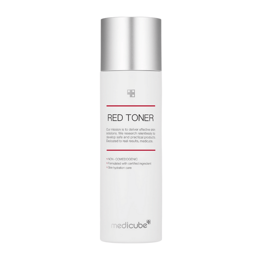Produktbild av medicube Red Toner – en vit flaska med silverlock och minimalistisk design, framtagen för acnebenägen hud.