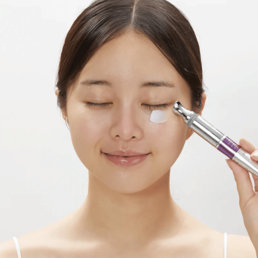 VT Cosmetics Reedle Shot Lifting Eye Cream εφαρμόζεται κάτω από το μάτι – συσφικτική κρέμα ματιών κατά των λεπτών γραμμών και των μαύρων κύκλων