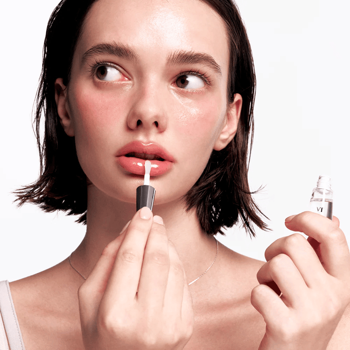 VT Cosmetics Reedle Shot Lip Plumper Beginner εφαρμόζεται στα χείλη για πιο γεμάτη αίσθηση, πιο ομοιόμορφη επιφάνεια χειλιών και γυαλιστερό φινίρισμα.