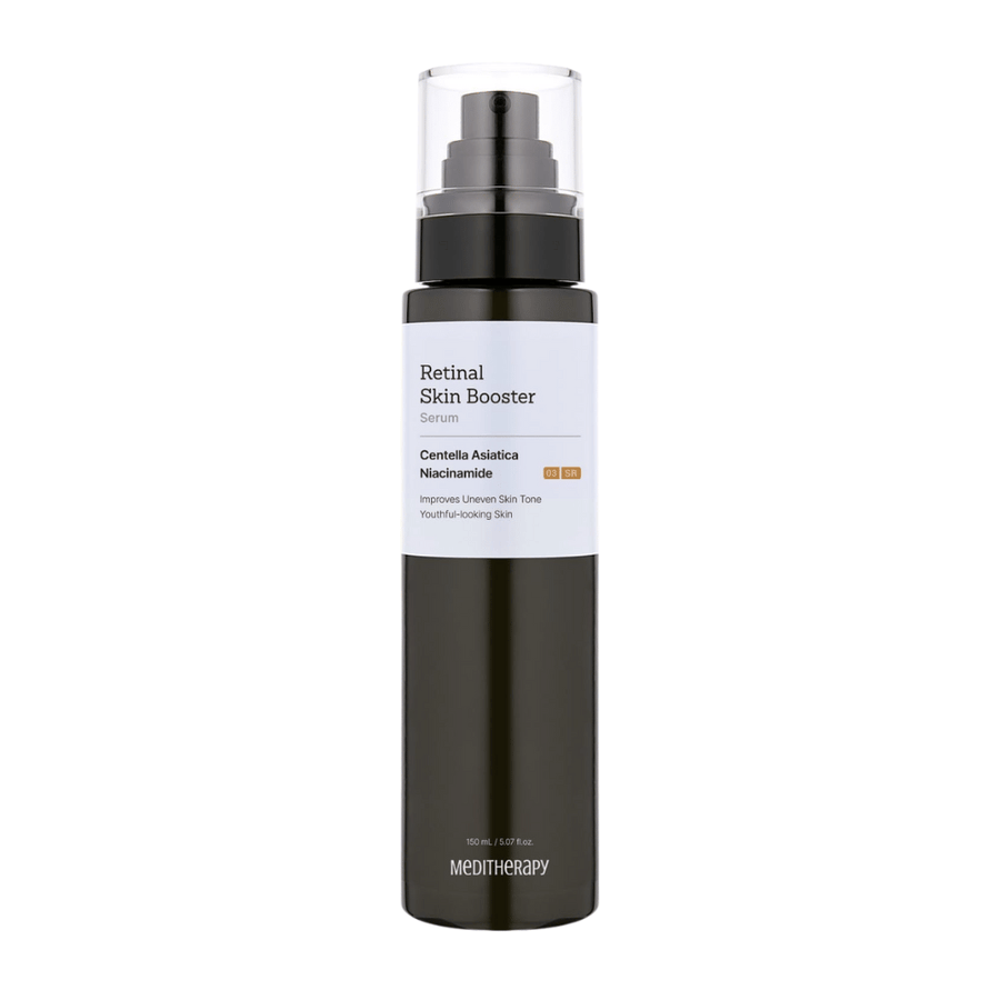 Meditherapy Retinal Skin Booster Serum i mörk pumpflaska. Formulan med Centella Asiatica och niacinamid förbättrar hudtonen och ger ett ungdomligt glow.
