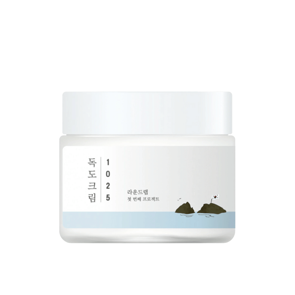 Ένα βάζο με Round Lab 1025 Dokdo Cream 80ml για ενυδάτωση σε λευκό φόντο.