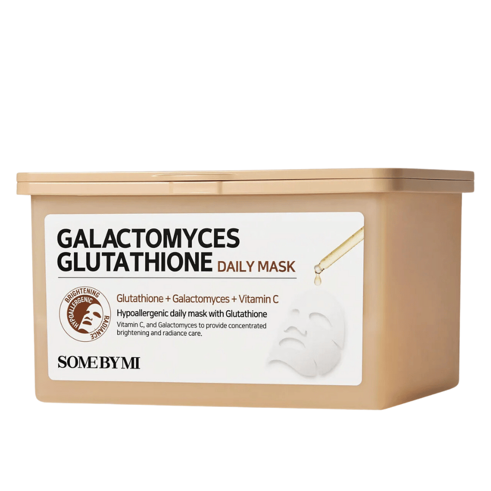 Galactomyces Glutathione Daily Mask από Some By Mi είναι μια υποαλλεργική μάσκα προσώπου που συνδυάζει γλουταθειόνη, γαλακτομύκητες και βιταμίνη C. Παρέχει μια συμπυκνωμένη θεραπεία για να φωτίσει και να δώσει στο δέρμα λαμπερή λάμψη, ενώ ταυτόχρονα περιποιείται το δέρμα.