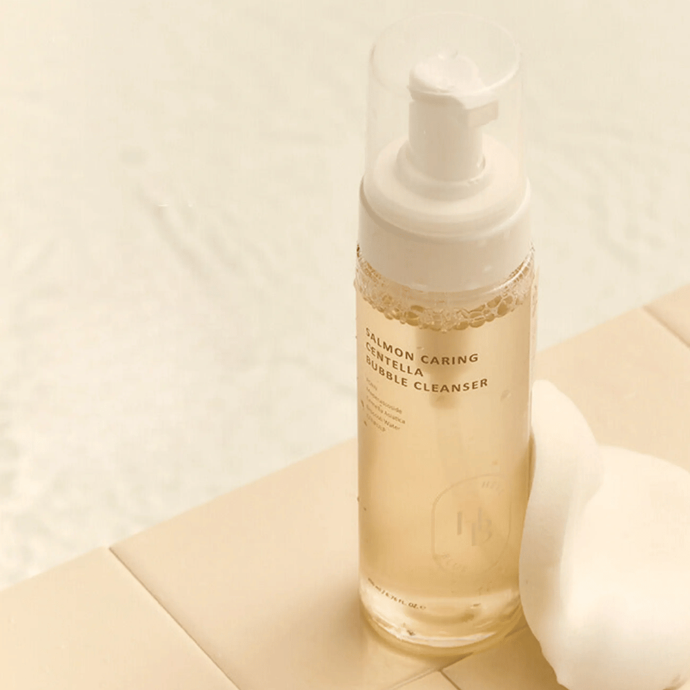 Heveblue Salmon Caring Centella Bubble Cleanser – κορεάτικος καθαρισμός προσώπου με Centella Asiatica και PDRN από σολομό που βοηθά στον απαλό καθαρισμό του δέρματος και προσφέρει έναν απαλό καθαριστικό αφρό.
