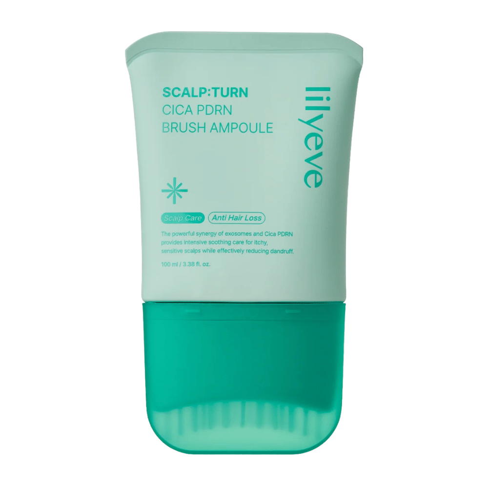 Απομονωμένη εικόνα προϊόντος του LILYEVE Scalp:Turn Cica PDRN Brush Ampoule σε λευκό φόντο. Ο σχεδιασμός δείχνει την τιρκουάζ συσκευασία με ενσωματωμένο εφαρμογέα-βούρτσα για εύκολη εφαρμογή απευθείας στο τριχωτό της κεφαλής.