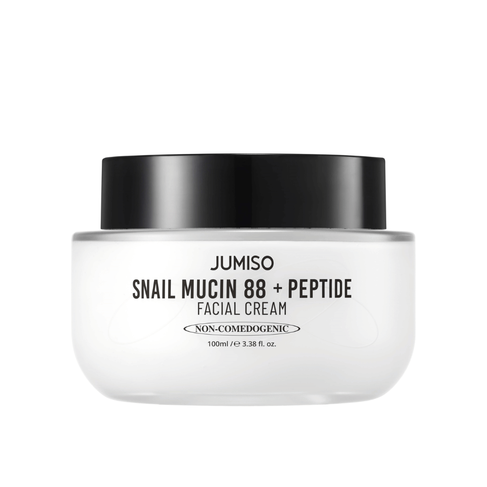 JUMISO Snail Mucin 88 + Peptide Facial Cream σε ένα λευκό δοχείο με μαύρο καπάκι. Κρέμα προσώπου με 88% έκκριμα σαλιγκαριού και πεπτίδια για εντατική περιποίηση και ενυδάτωση της επιδερμίδας.