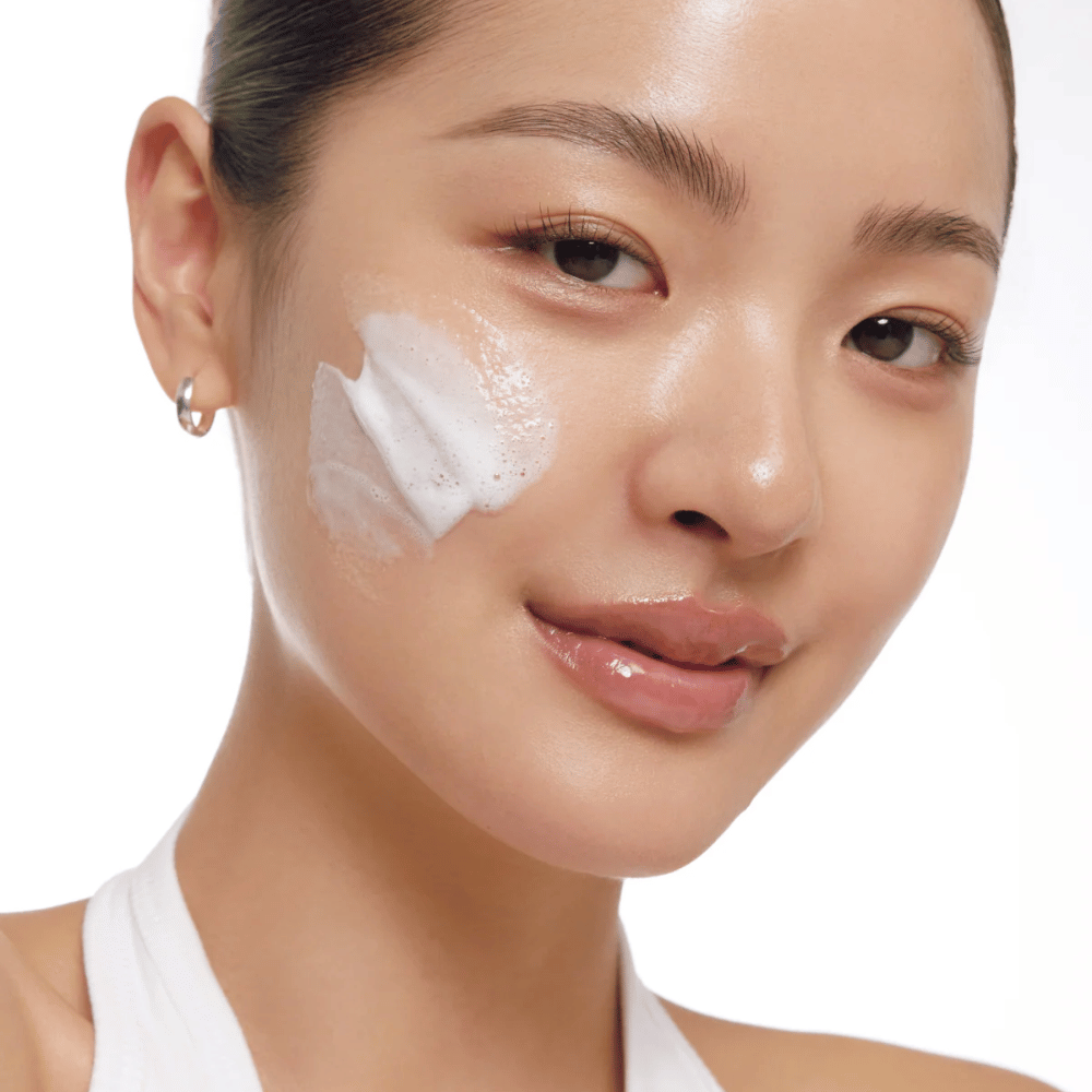 AXIS-Y Sunday Morning Refreshing Cleansing Foam εφαρμόζεται στο δέρμα