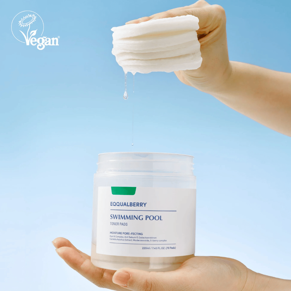 Η Equalberry Swimming Pool Toner Pads είναι vegan και ενυδατικά pads με περιεχόμενο πλούσιο σε ορό που στάζει – ιδανικά για να αναζωογονούν και να καταπραΰνουν την επιδερμίδα.