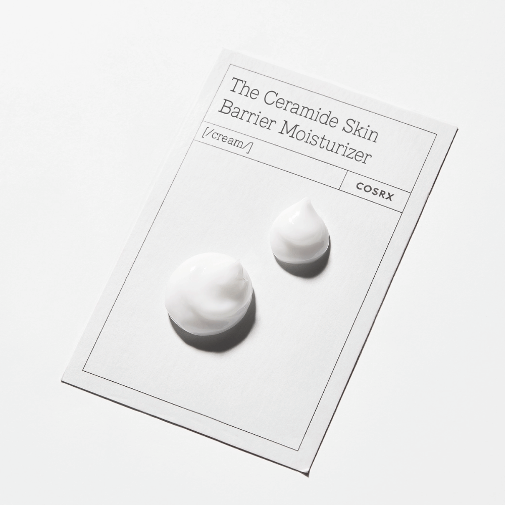 Υφή κρέμας από COSRX The Ceramide Skin Barrier Moisturizer – μαλακτική κρέμα προσώπου που ενισχύει το φράγμα του δέρματος και αποτρέπει την απώλεια υγρασίας.