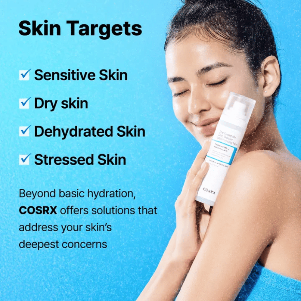 Kvinna håller COSRX Ceramide Skin Barrier Mist – perfekt för känslig, torr och stressad hud som behöver extra fukt.