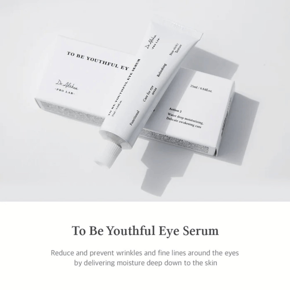 Εικόνα από Dr. Το "To Be Youthful Eye Serum" της Althea με ένα λευκό σωληνάριο και συσκευασία. Το προϊόν έχει σκοπό να μειώσει και να εμποδίσει τις ρυτίδες και τις λεπτές γραμμές γύρω από τα μάτια παρέχοντας υγρασία βαθιά στο δέρμα. Το κείμενο περιγράφει τις ιδιότητες και τα πλεονεκτήματα του προϊόντος, συμπεριλαμβανομένων των ενυδατικών και αναζωογονητικών ιδιοτήτων.