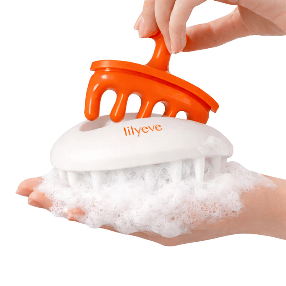 LILYEVE Two-Way Gua Sha Brush με λειτουργία μασάζ και gua sha για περιποίηση του τριχωτού της κεφαλής
