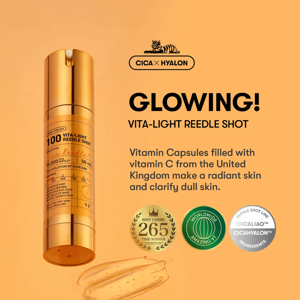 Χρυσό μπουκάλι VT Cica Hyalon Vita-Light Reedle Shot 100hL, 50 ml, με αντλία και κάψουλες βιταμίνης C στο παρασκήνιο, καθώς και κείμενο για τα οφέλη λάμψης και καθαρότητας του προϊόντος.