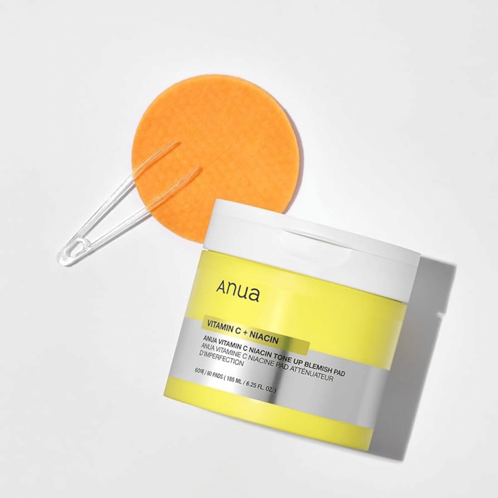 Anua Vitamin C + Niacin Tone Up Blemish Pad – Αναζωογονητικά τονωτικά επιθέματα για πιο ομοιόμορφο τόνο δέρματος.

🍊 Βιταμίνη C – Προσφέρει λάμψη στο δέρμα και μειώνει τις σκούρες κηλίδες.
💧 Νιασιναμίδη – Βελτιώνει την ελαστικότητα του δέρματος και μειώνει τις ατέλειες.
🧖‍♀️ Ήπια απολέπιση – Αφαιρεί τα νεκρά κύτταρα του δέρματος για πιο καθαρό δέρμα.

Ιδανικό για λαμπερό και ομοιόμορφο δέρμα!